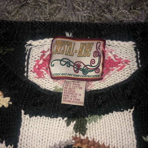 Crystal-Kobe Sweaters, Size M - Picture 9 of 11